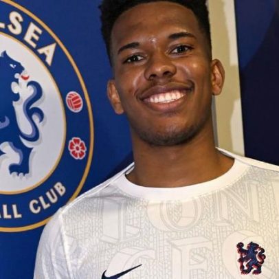 Estêvão agrada Chelsea com gol e assistência