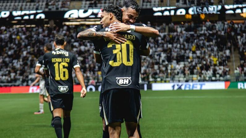 Victor Hugo comemora gol do Atlético-MG contra o Athletico-PR pelo Brasileirão