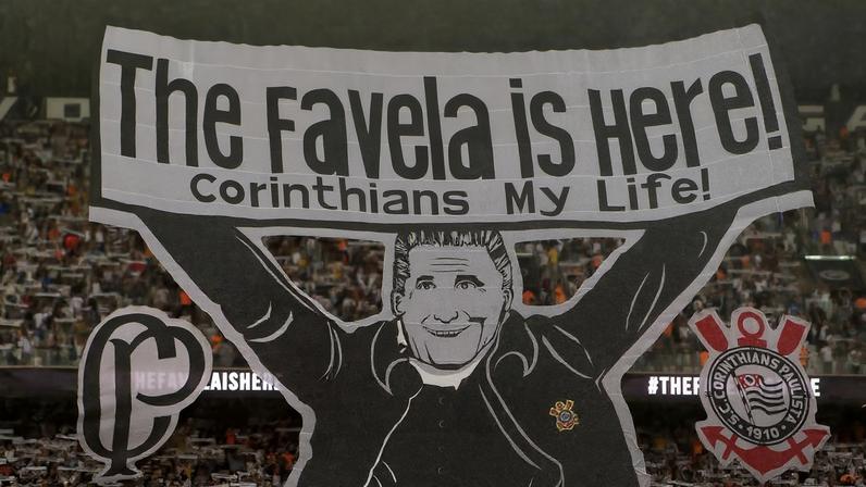 Mosaico da torcida do Corinthians em homenagem ao técnico Tite na Neo Química Arena