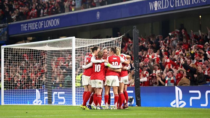 Chelsea vence nos acréscimos, Arsenal avança à semifinal da Champions feminina
