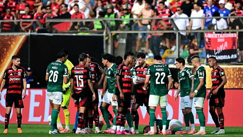 Flamengo e Palmeiras travam duelo de milhões na venda de jogadores