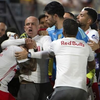Rossi acusa auxiliar do Bragantino de agressão após derrota do Flamengo