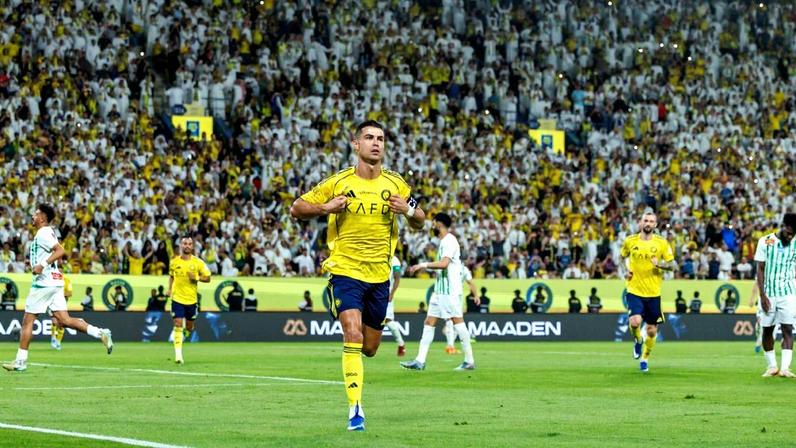 Cristiano Ronaldo comemora gol do Al Nassr contra o Al Najmah pelo Saudita