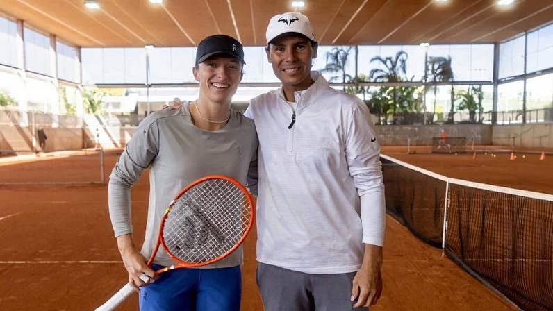 Swiatek treina em Manacor sob supervisão de Nadal