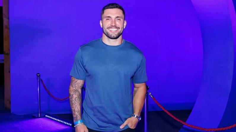 Ex-BBBs de várias edições se reencontram em festa do reality em SP