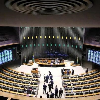 Janela partidária redesenha forças na Câmara: avanço do PL e perdas no União