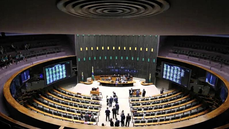 Janela partidária redesenha forças na Câmara: avanço do PL e perdas no União