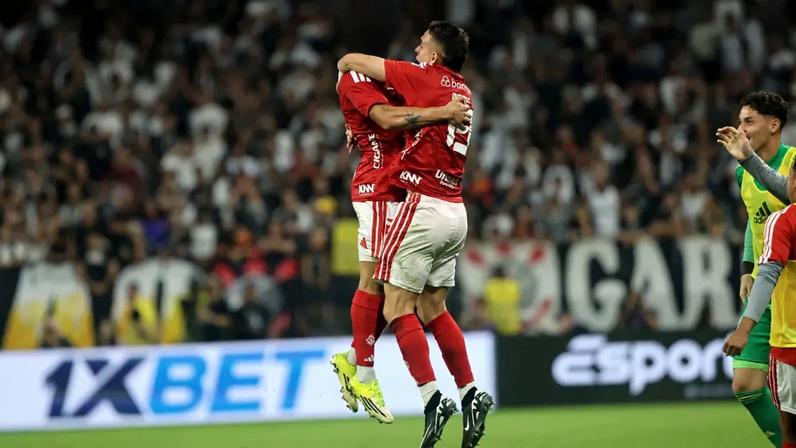 Corinthians perde em casa para o Inter e amplia jejum no Brasileirão