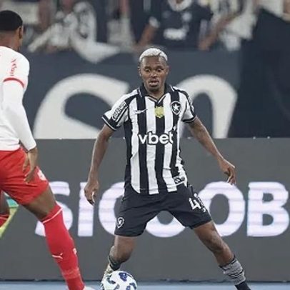 Lyon aciona Fifa e cobra dívida do Botafogo por Jeffinho