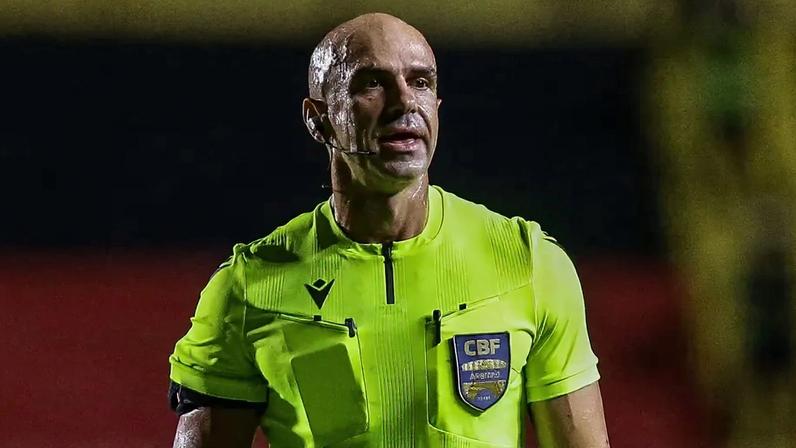 Jogador expulso por gesto de roubo na rodada