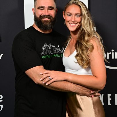 Fãs criticam Kylie Kelce por reclamação sobre casamento de Travis e Swift