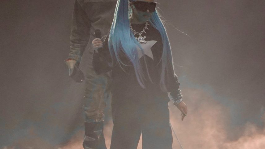 Kanye West leva filha North ao palco em show de retorno em LA