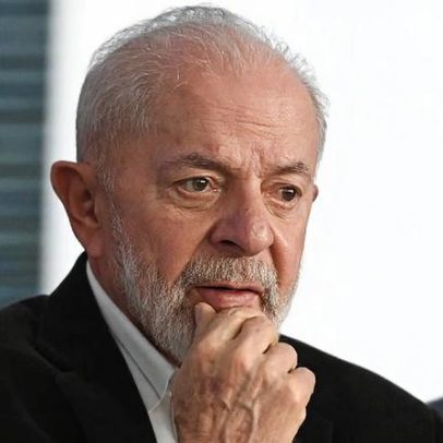 Bancada evangélica mais alinhada ao bolsonarismo ajuda Flávio e desafia Lula