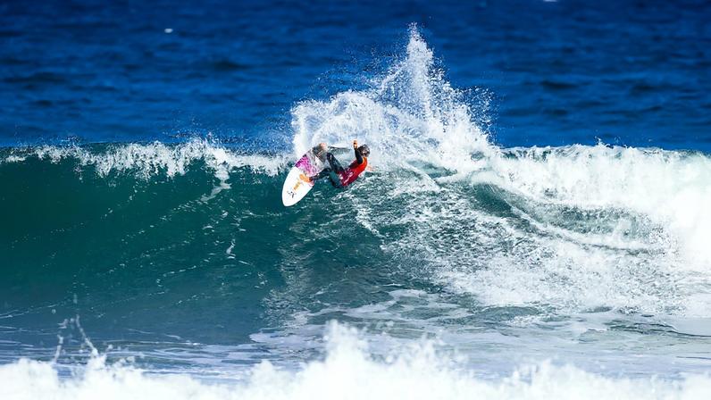 Mateus Herdy em ação na estreia em Bells Beach — Foto: Cait Miers/WSL