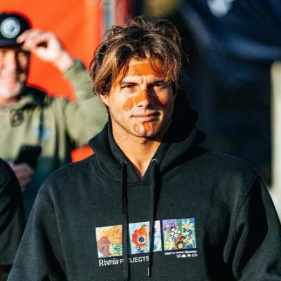 Calouro Mateus Herdy surfa com Kelly Slater em treino para estreia na elite