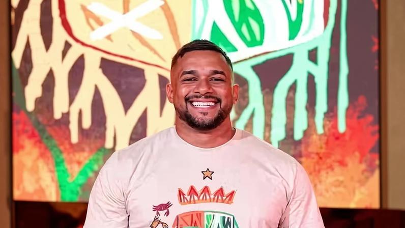 Mestre Fafá, líder da bateria da Grande Rio, que recebeu Paolla Oliveira na festa de aniversário — Foto: Reprodução/Instagram