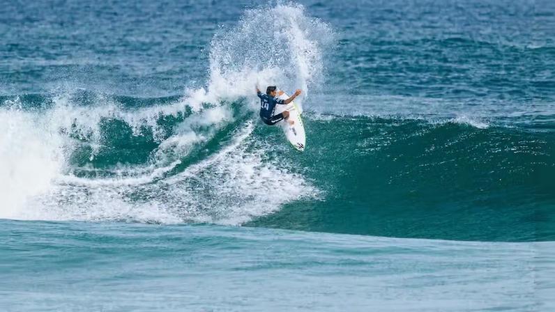 Miguel Pupo avança às oitavas em Bells Beach — Foto: WSL