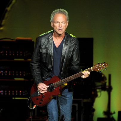Perseguidor de Lindsey Buckingham é acusado após ataque com substância