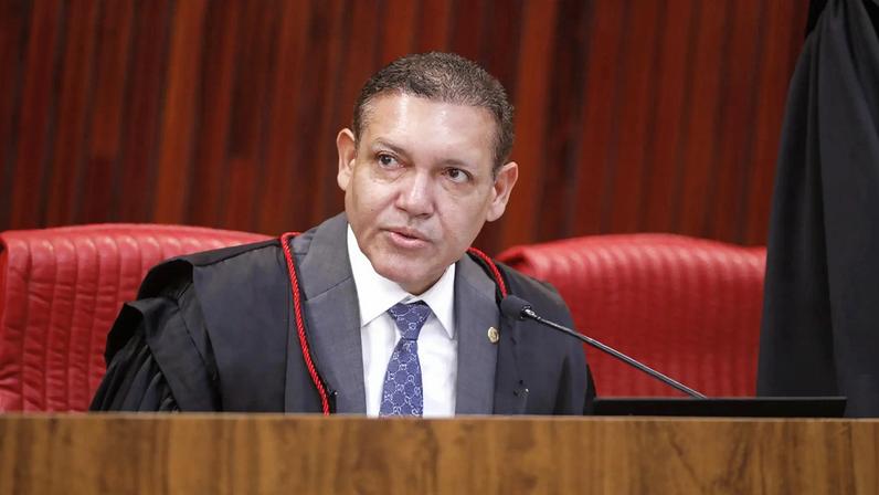 Ministro Kassio Nunes Marques, do STF, coleciona episódios relacionados ao Banco Master que sugerem conflito de interesse. (Foto: Alejandro Zambrana/Secom/TSE)