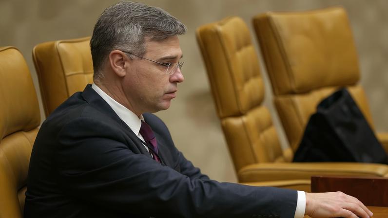 Senadores conservadores pedem Mendonça relator no Master, em vez de Nunes Marques