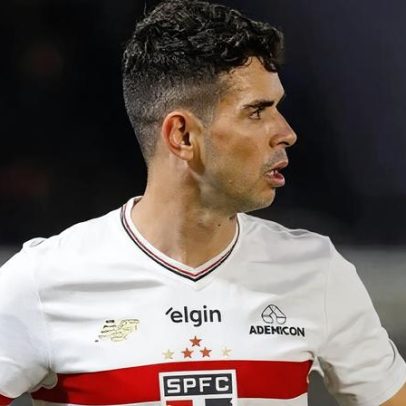 Oscar encara drama e se despede do São Paulo após aposentadoria