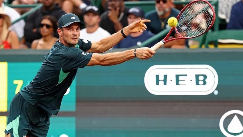 Paul salva match-points, vence em Houston e conquista 1º título no saibro