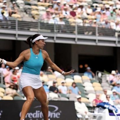 Pegula vence mais uma em três sets e encara surpresa ucraniana na final