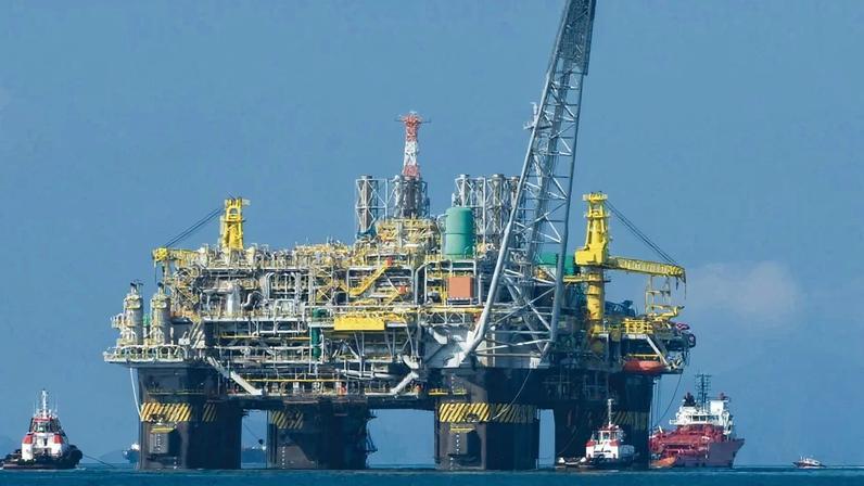 Petróleo ultrapassa US$110 após ameaças de Trump