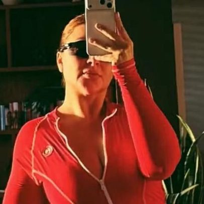 Letticia Munniz posa de maiô cavado antes da praia e web reage