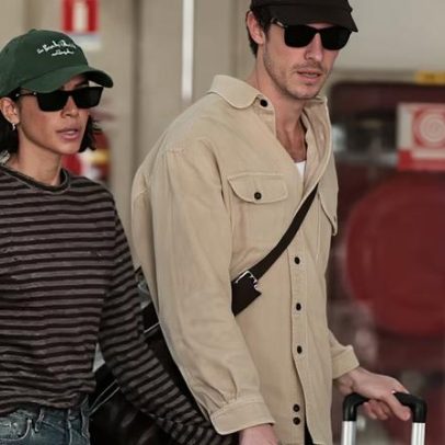 Bruna Marquezine e Shawn Mendes chegam ao Rio de mãos dadas no aeroporto