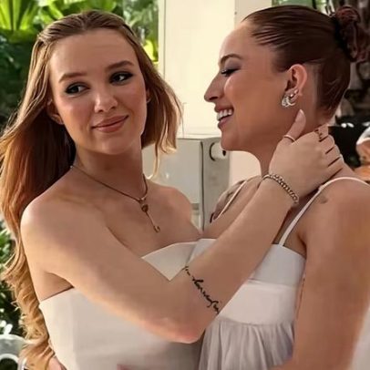 Mari Fernandez e Júlia Ribeiro revelam sexo do bebê em chá revelação