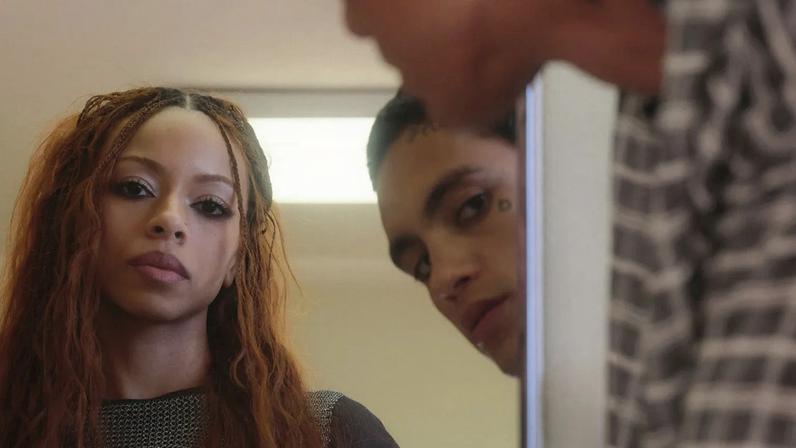 Ravyn Lenae e Dominic Fike colocam lealdade à prova em Reputation