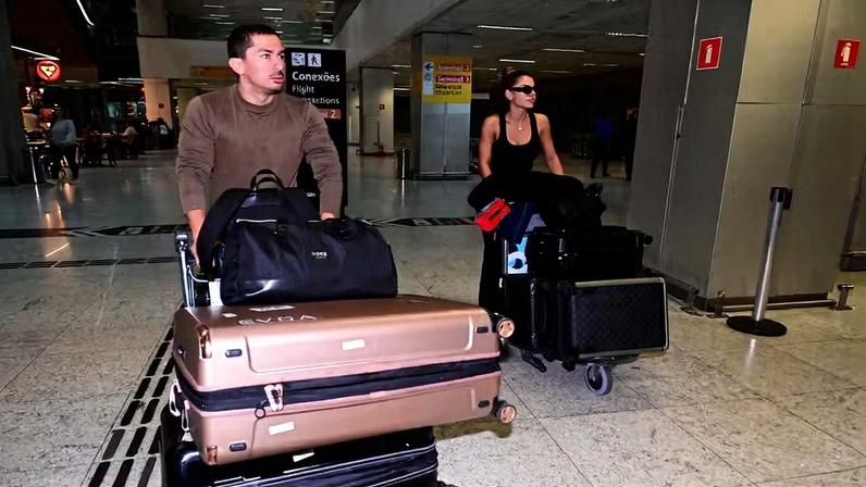 Irmão de Anitta volta ao Brasil após quase deportação, com Hariany Almeida