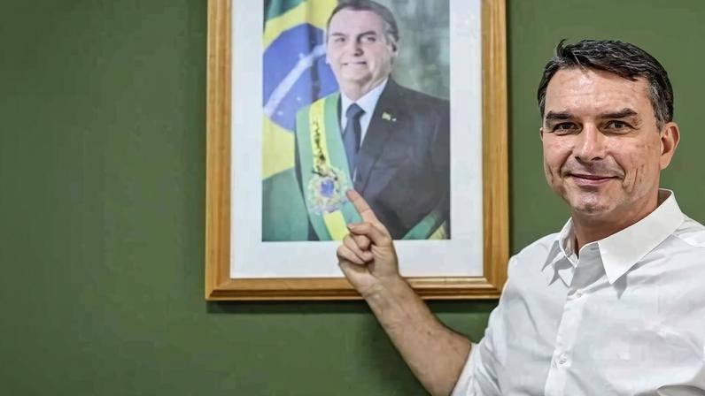 Bolsonaros voltam fortes com Flávio, diz FT