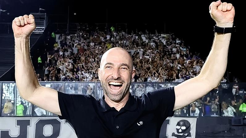 Interino do Botafogo faz depoimento emocionante após vitória sobre o Vasco