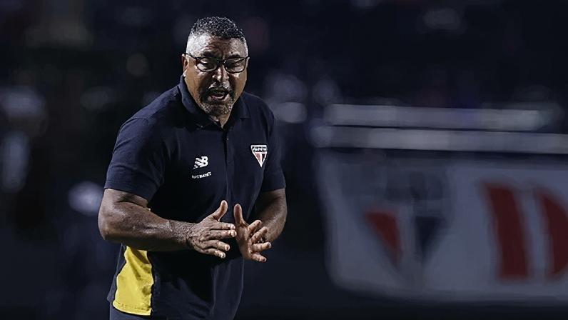 Roger Machado durante São Paulo x Cruzeiro, pelo Brasileirão