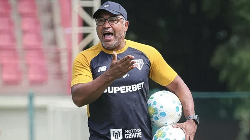 São Paulo define provável time para estreia na Sul-Americana