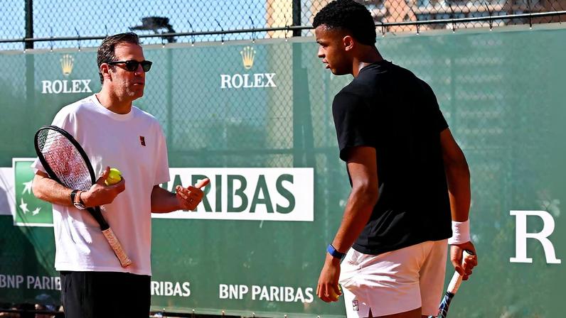 Perricard critica saída de Roig e anuncia parceria com Rusedski