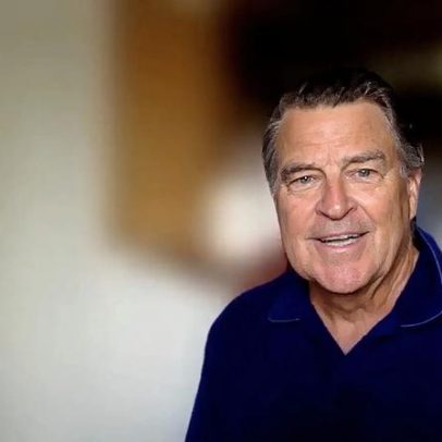 Ted McGinley, estrela de Shrinking, encara os altos e baixos da carreira