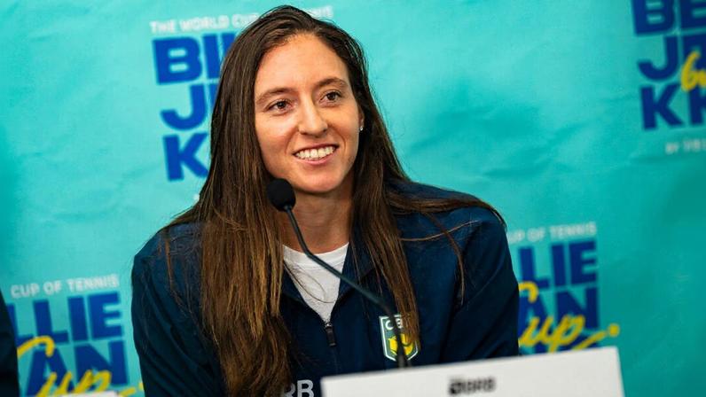 Stefani fica fora da equipe da BJK Cup por incômodo no pé