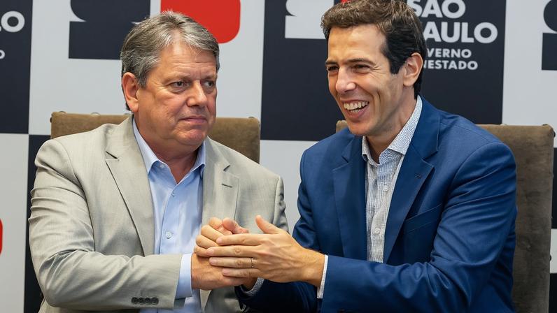 O governador Tarcísio de Freitas (Republicanos) e o secretário de educação, Renato Feder. Créditos: Flávio Florido/EducaçãoSP