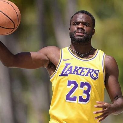 Tiafoe encontra-se com astro do basquete em Houston