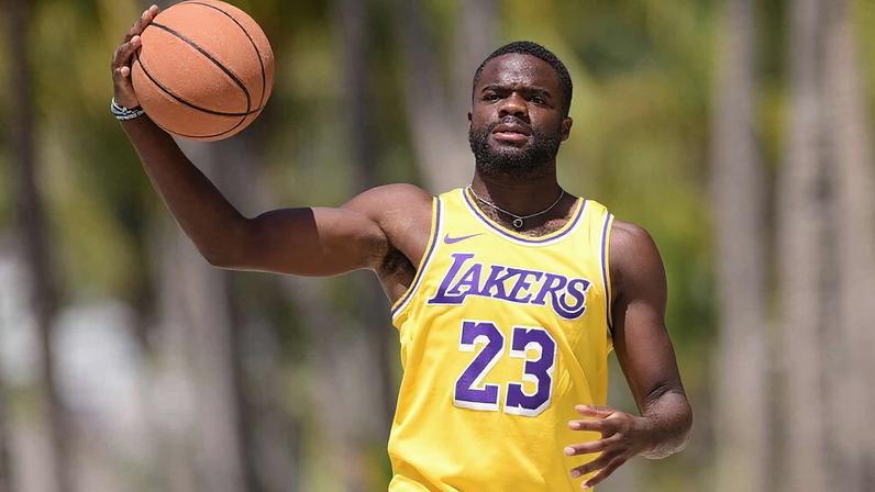 Tiafoe encontra-se com astro do basquete em Houston