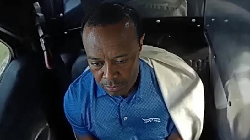 Tiger Woods diz ter estado ao telefone com Trump após acidente de carro