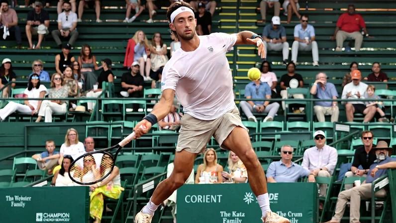 Tirante vence Shelton e enfrenta Burruchaga na semi em Houston