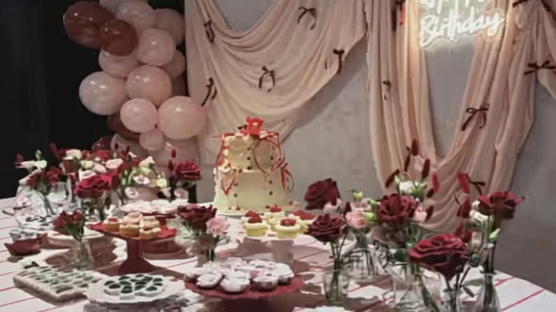Virginia comemora 27 anos em Madri com decoração de aniversário