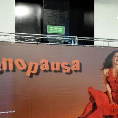 Claudia Raia estreia peça sobre menopausa no Rio de Janeiro