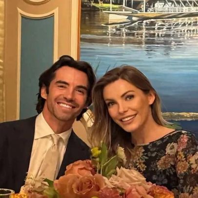 Viúva de Hugh Hefner, Crystal Harris, casa com James Ward em cerimônia na ilha