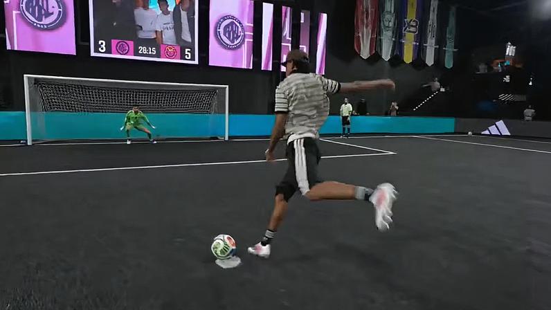 Yamal converteu pênalti presidente na vitória do La Capital sobre o Porcinos, pela Kings League Espanha — Foto: Reprodução/Redes sociais/Kings League