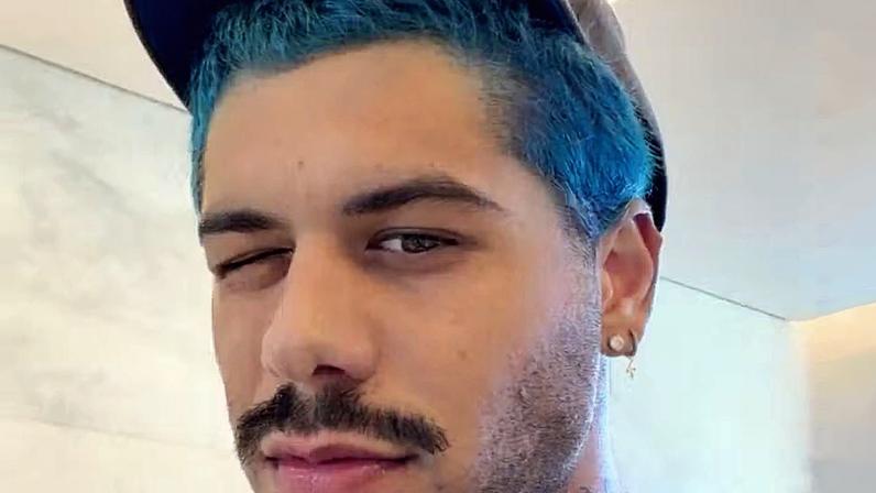 Zé Felipe faz nova promessa, raspa os cabelos e cita prazo de dois anos